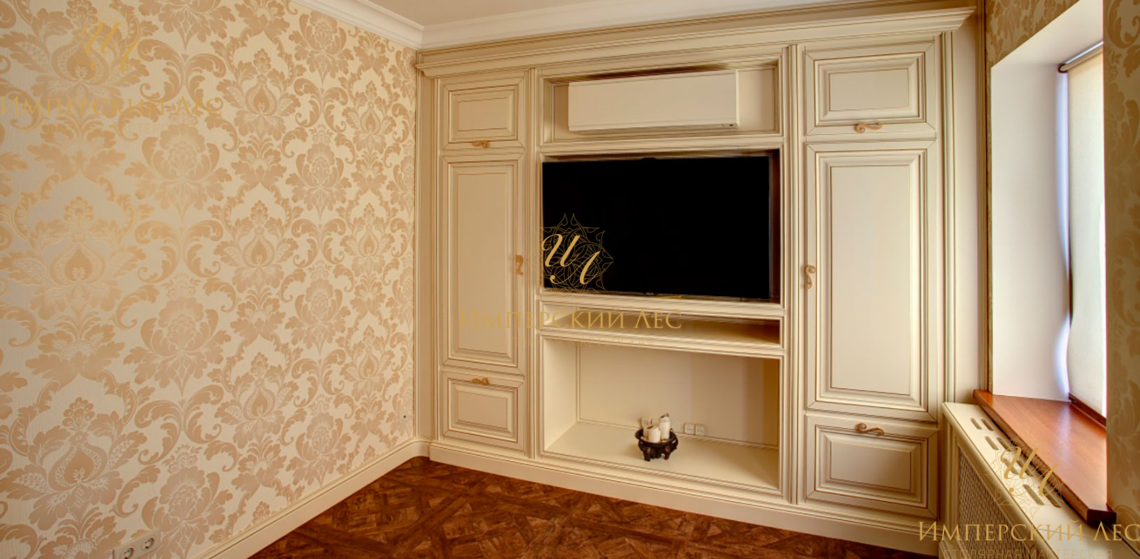 Книжный шкаф комбинированный в белом цвете в интерьере гостиной