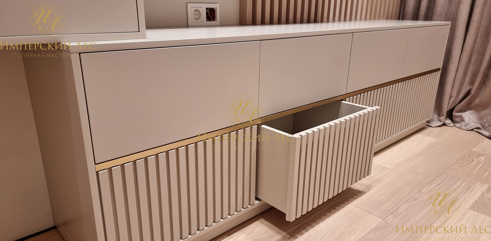Тумба под ТВ IW-TVCabinet с консольным столом