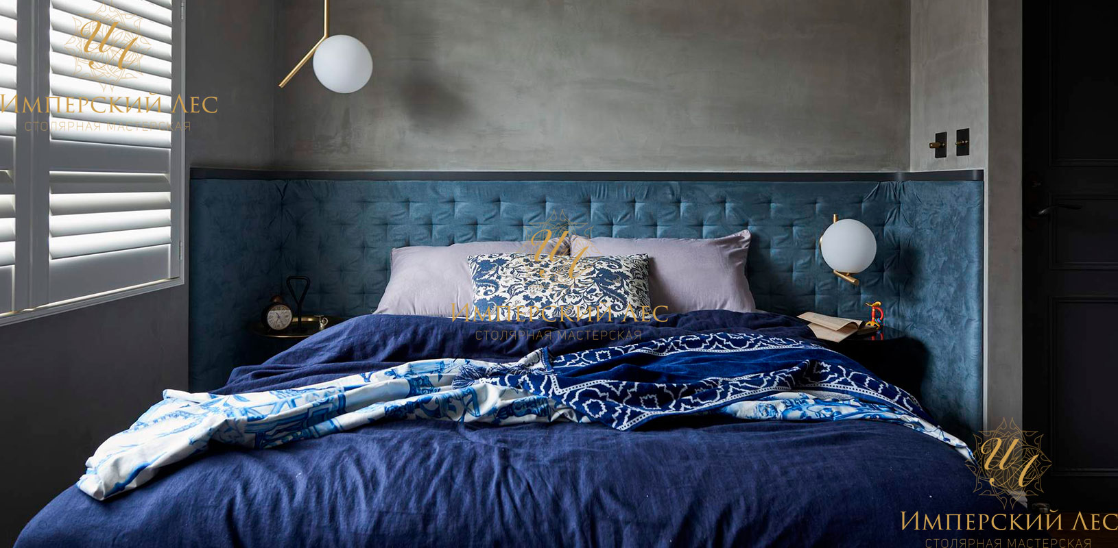 Кровать из массива дерева в оттенках голубого и серого цветов