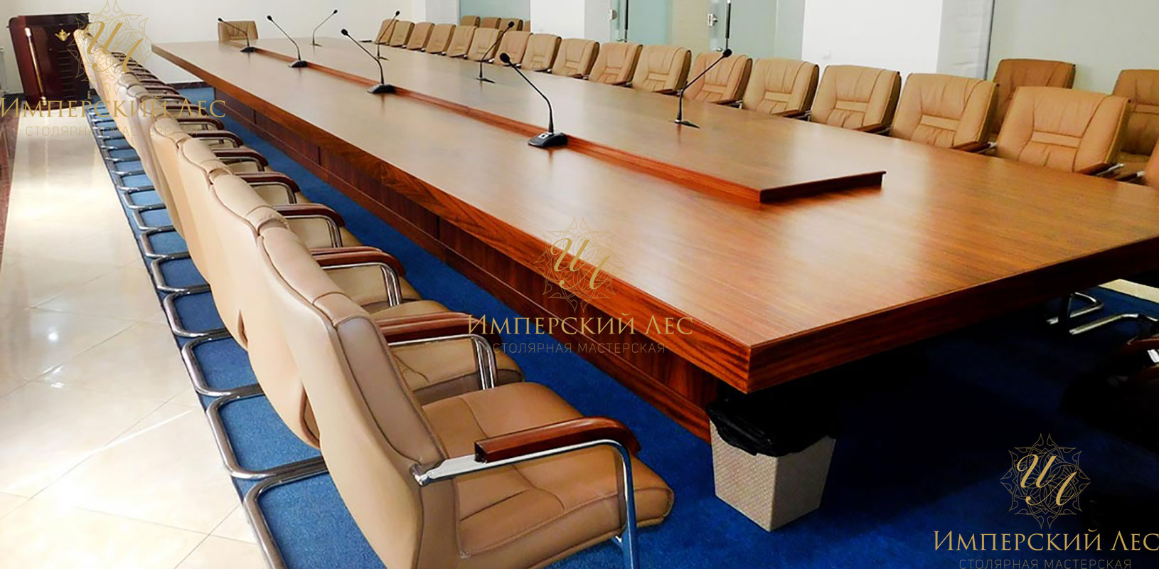 Столы из серии "Mahogany" для переговоров