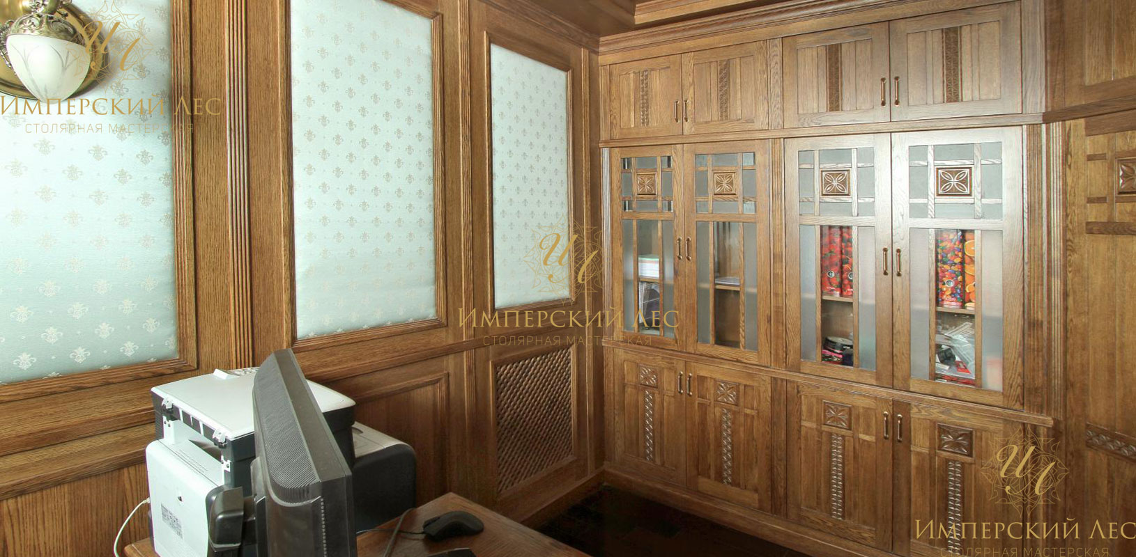 Домашний кабинет руководителя из массива европейского дуба с библиотекой
